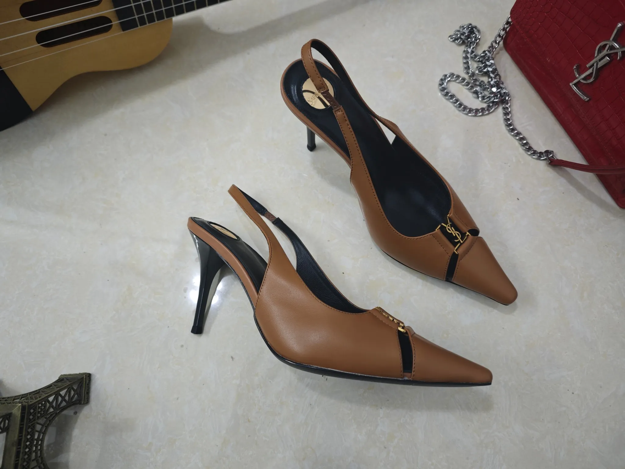 👟👟Ex-factory price 540👟👟 【Saint Laurent】Yves Saint Laurent, high-heeled YSL high heels💃2025 early spring counter synchronizes the latest styles, YSL, decoration👣 Classic and high-quality glamorous masterpieces, the hottest autumn and winter series in the counter, with temperament, fashion, classic and attractive design style 😌The effect on the feet is particularly beautiful〰️, the materials are imported from Italy 🇮🇹 calf, imported black sheepskin, lining, and foot pads; sheepskin, stiletto high heels, size 35-41 (34.41.42 must be customized, non-refundable) outsole; imported genuine leather outsole, with full counter packaging